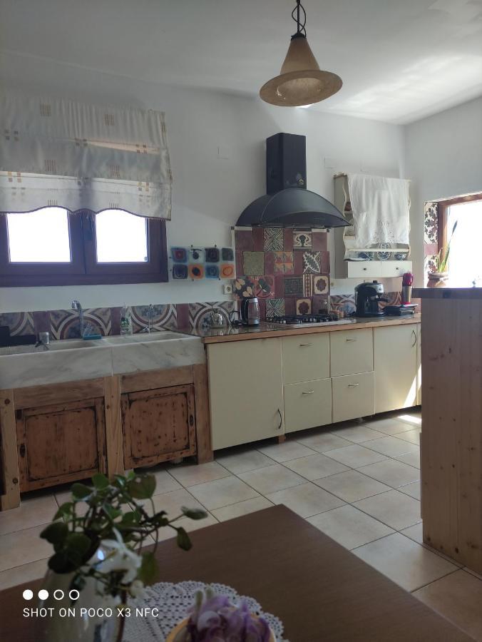 Aletraki -Off-Grid Retreat Above Heraklion, Peaceful Views Арханес Екстериор снимка