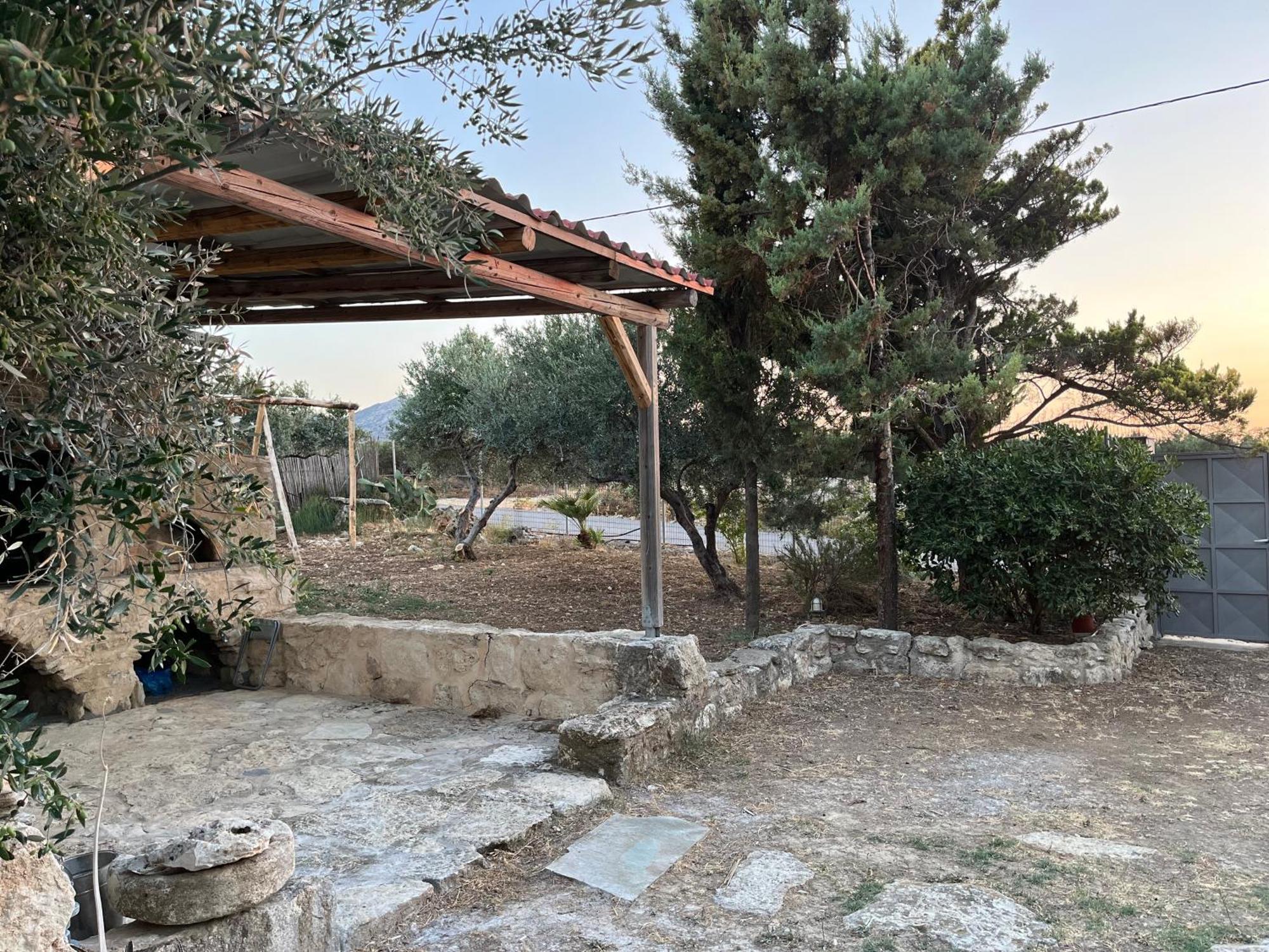 Aletraki -Off-Grid Retreat Above Heraklion, Peaceful Views Арханес Екстериор снимка