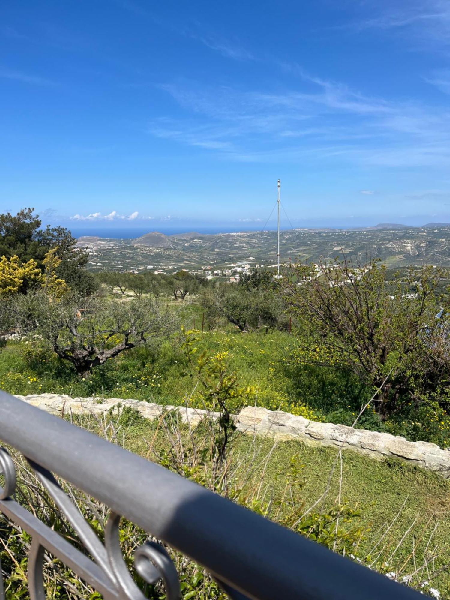 Aletraki -Off-Grid Retreat Above Heraklion, Peaceful Views Арханес Екстериор снимка