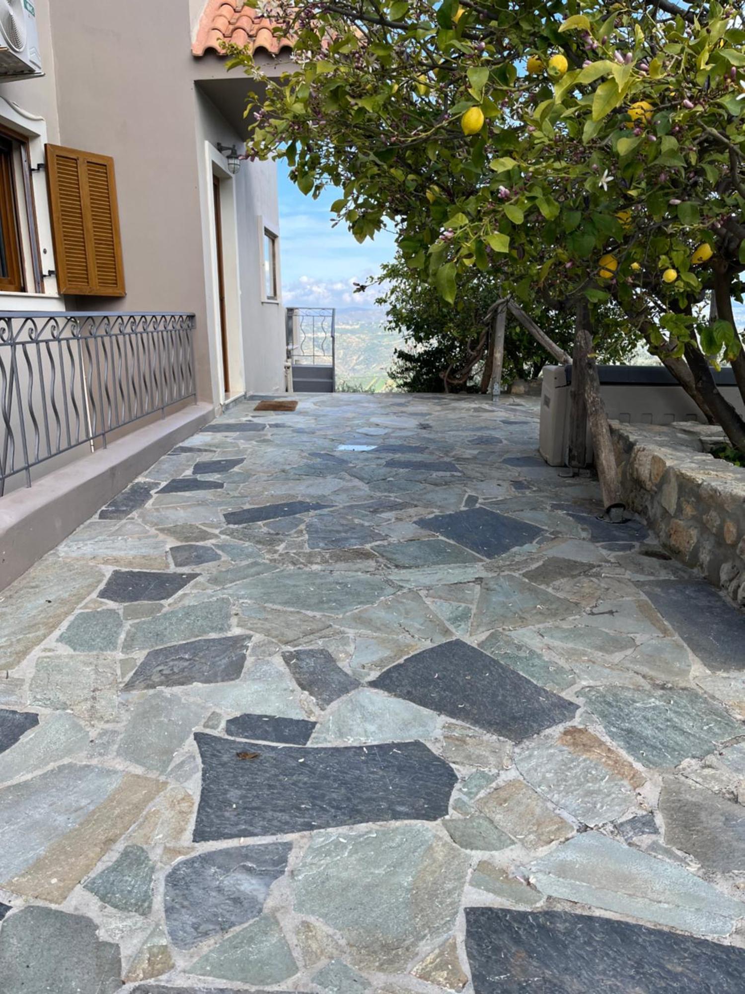 Aletraki -Off-Grid Retreat Above Heraklion, Peaceful Views Арханес Екстериор снимка